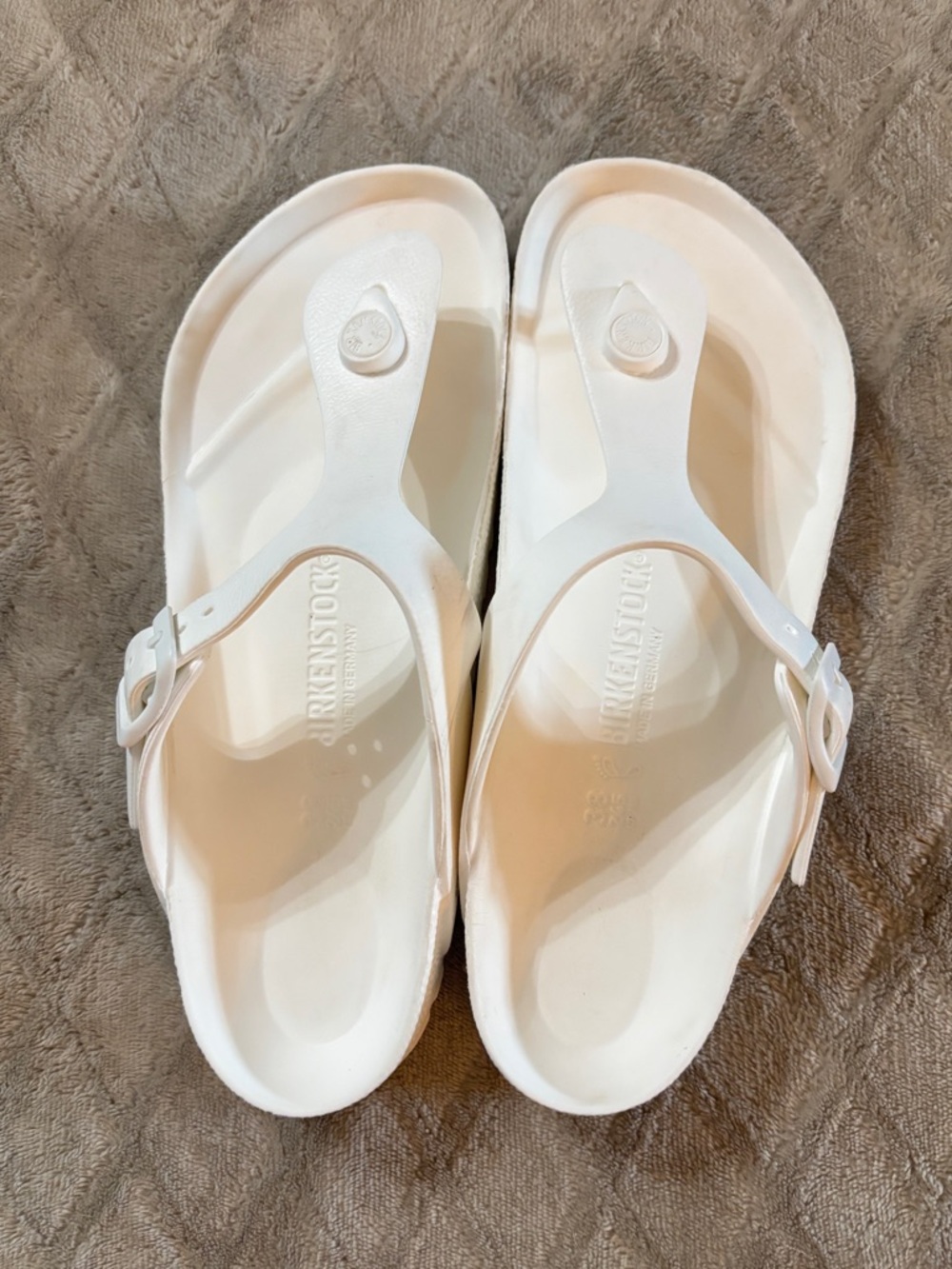 Birkenstock Gizeh Sandals, Size-38, Ladies-7
Worn for try on only.